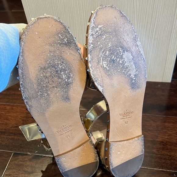 Valentino Garavani Metallic Leather Flat Sandals - Picture 6 of 6